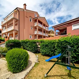  Apartment Kastell